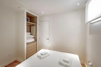 Cama o camas de una habitación en CB10 - Stylish Modern Apartment- 5-minute walk to Gran Vía
