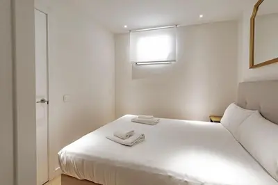 Cama o camas de una habitación en CB10 - Stylish Modern Apartment- 5-minute walk to Gran Vía