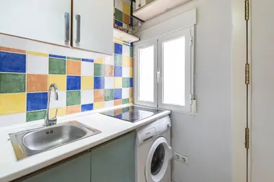 Plano de Temporary 2-bedroom apartment in Madrid Centro AMP964