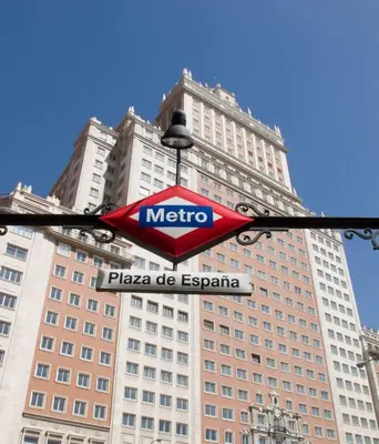 Certificado, premio, señal o documento que está expuesto en Plaza España Rooms A