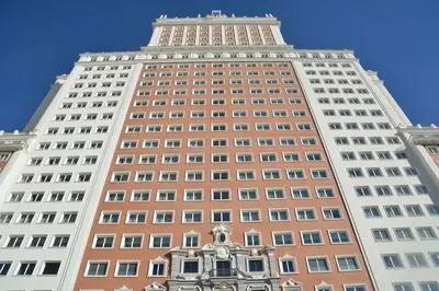 Edificio en el que se encuentra el hostal o pensión