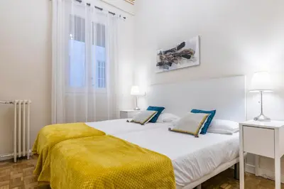 Cama o camas de una habitación en Reina 1 by Forever Rentals
