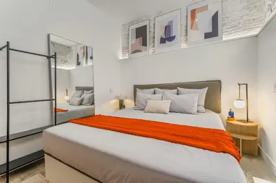 Cama o camas de una habitación en 3min Walk - Retiro & Atocha - Luxury District and Desk