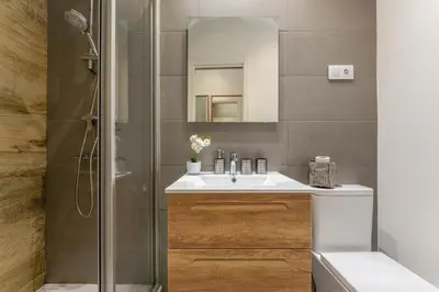 Un baño de 3min Walk - Retiro & Atocha - Luxury District and Desk