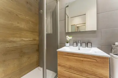 Un baño de 3min Walk - Retiro & Atocha - Luxury District and Desk