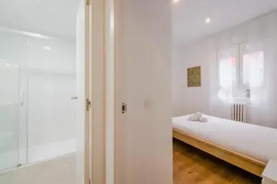 Un baño de Estilo con parking para 4, vive La Latina