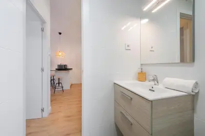 Un baño de Estilo con parking para 4, vive La Latina