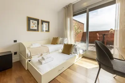 Zona de estar de Temporary 3-bedroom duplex in downtown Madrid BAS159