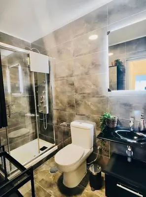 Un baño de En PLENO CENTRO - Especial para GRUPOS o FAMILIAS - GRAN VÍA - CALLAO - SOL - PLAZA ESPAÑA