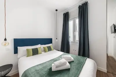 Cama o camas de una habitación en Queen's Atocha I - Alquiler Corta Duración