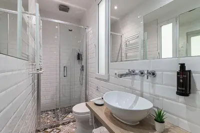 Un baño de Queen's Atocha I - Alquiler Corta Duración