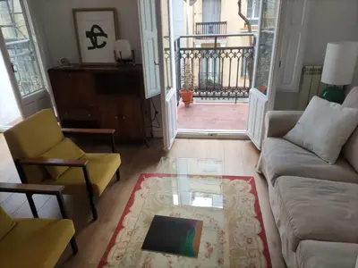Zona de estar de Piso reformado de Lujo de 2 dormitorios y 2 baños