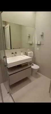 Un baño de Piso reformado de Lujo de 2 dormitorios y 2 baños