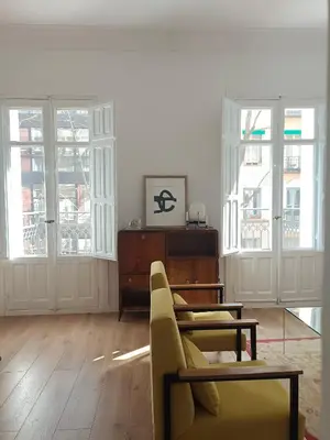 Zona de estar de Piso reformado de Lujo de 2 dormitorios y 2 baños