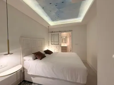 Cama o camas de una habitación en Stylish Haven in Chic Salamanca