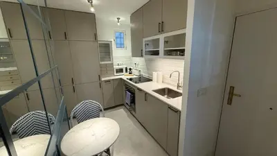 Una cocina o zona de cocina en Stylish Haven in Chic Salamanca