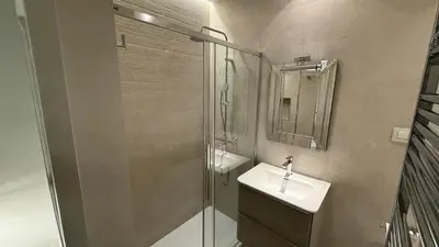 Un baño de Stylish Haven in Chic Salamanca