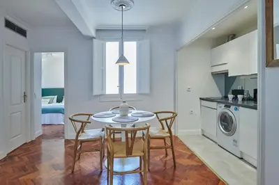 Una cocina o zona de cocina en Apartamento III Alcalá-Retiro. Ideal parejas