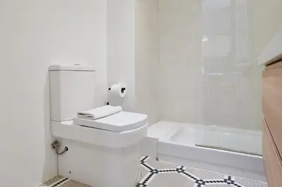 Un baño de Apartamento III Alcalá-Retiro. Ideal parejas