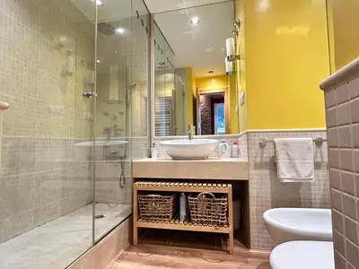 Un baño de Large 2 Bedroom near Gran Via