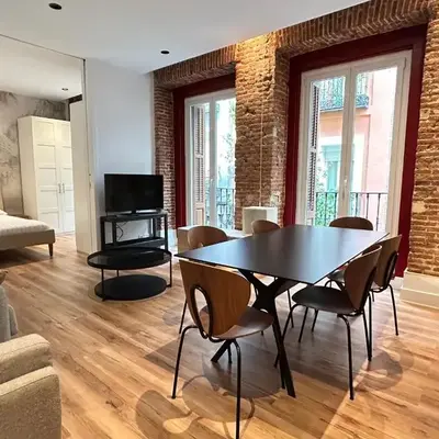 Large 2 Bedroom near Gran Via