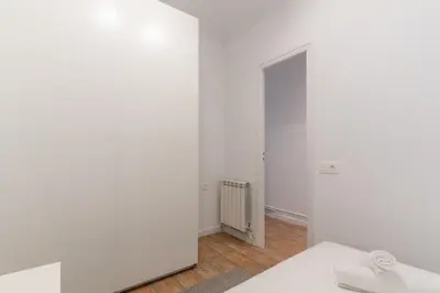 Cama o camas de una habitación en Cozy renovated -2Bedrooms 1Bathroom-Malasaña