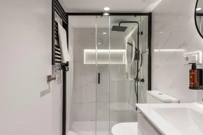 Un baño de Waou Essence V Antón Martín