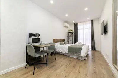 Una televisión o centro de entretenimiento en Deluxe III - Ferga Suites