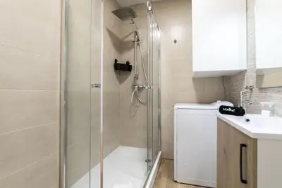 Un baño de Deluxe III - Ferga Suites