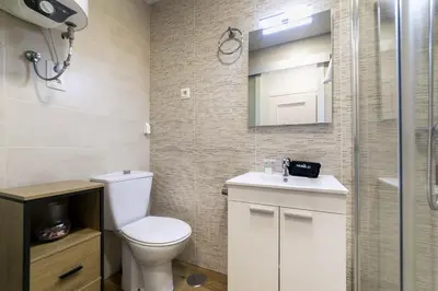 Un baño de Deluxe VII - Ferga Suites