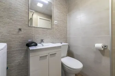 Un baño de Deluxe VI - Ferga Suites