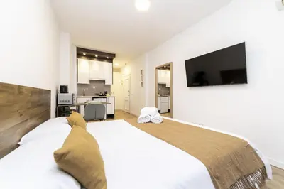 Una televisión o centro de entretenimiento en Luxury I - Ferga Suites