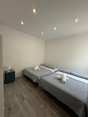 Cama o camas de una habitación en Amplio piso para 17 en pleno centro de Madrid