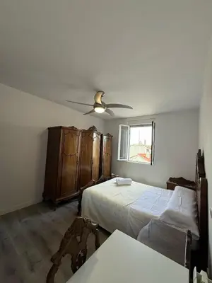 Cama o camas de una habitación en Amplio piso para 17 en pleno centro de Madrid