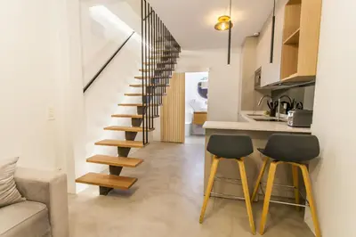 Plano de Stylish Duplex with Art & Charm in Prime Salamanca
