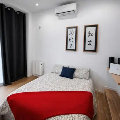 Cama o camas de una habitación en Acogedor piso climatizado cerca del Metro Oporto