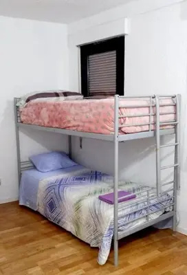 Cama o camas de una habitación en Estancia Aaron Vallecas