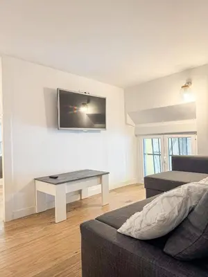 Una televisión o centro de entretenimiento en Plaza Mayor Suites 1