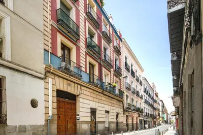 Edificio en el que se encuentra el hostal o pensión