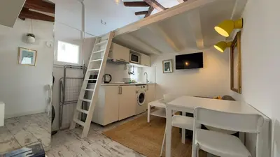 Una cocina o zona de cocina en Outdoor studio for 2 people in Lavapiés - Amparo - 3