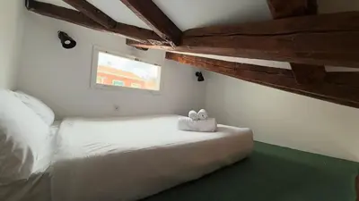 Cama o camas de una habitación en Outdoor studio for 2 people in Lavapiés - Amparo - 3