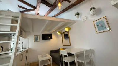 Una cocina o zona de cocina en Outdoor studio for 2 people in Lavapiés - Amparo - 3