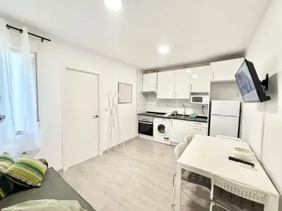 Una cocina o zona de cocina en Metro Avenida de América 11 AMCH Hospedaje