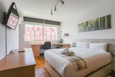 Una televisión o centro de entretenimiento en Cozy and bright - 1 Bedroom 1 Bathroom - Salamanca
