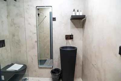 Un baño de Mad Rooms