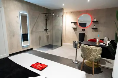Un baño de Mad Rooms