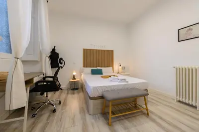 Cama o camas de una habitación en Barcelona habitación con comodidad y zonas compartidas Gran Vía-Madrid T emporal SBE1013