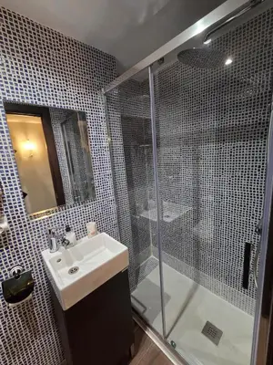 Un baño de Cozy Apartment in Ventas