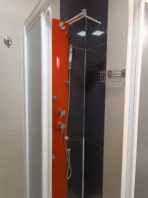 Un baño de Exyca Chueca