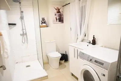 Un baño de calle Gandía G1
